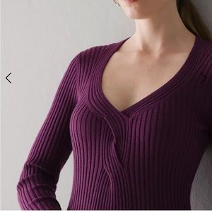 ⭐️COPY⭐️White House/Black Market Knit V-Neck Dress